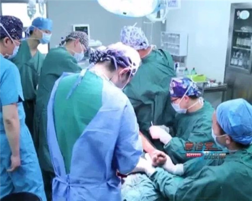 手术中.jpg
