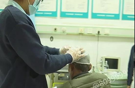 头部被砸伤的刘师傅.jpg